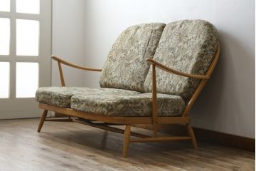 中古　美品!!　ERCOL(アーコール)　ボタニカル柄のファブリックが上品な2人掛けソファ(アームソファ、2Pソファ、二人掛け、英国、北欧)(R-082222)