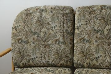 中古　美品!!　ERCOL(アーコール)　ボタニカル柄のファブリックが上品な2人掛けソファ(アームソファ、2Pソファ、二人掛け、英国、北欧)(R-082222)