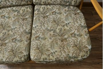 中古　美品!!　ERCOL(アーコール)　ボタニカル柄のファブリックが上品な2人掛けソファ(アームソファ、2Pソファ、二人掛け、英国、北欧)(R-082222)
