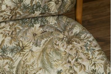 中古　美品!!　ERCOL(アーコール)　ボタニカル柄のファブリックが上品な2人掛けソファ(アームソファ、2Pソファ、二人掛け、英国、北欧)(R-082222)