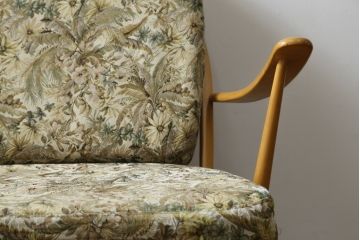 中古　美品!!　ERCOL(アーコール)　ボタニカル柄のファブリックが上品な2人掛けソファ(アームソファ、2Pソファ、二人掛け、英国、北欧)(R-082222)