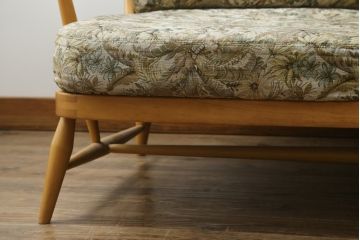 中古　美品!!　ERCOL(アーコール)　ボタニカル柄のファブリックが上品な2人掛けソファ(アームソファ、2Pソファ、二人掛け、英国、北欧)(R-082222)