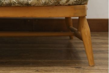中古　美品!!　ERCOL(アーコール)　ボタニカル柄のファブリックが上品な2人掛けソファ(アームソファ、2Pソファ、二人掛け、英国、北欧)(R-082222)
