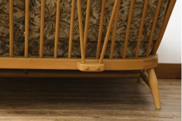 中古　美品!!　ERCOL(アーコール)　ボタニカル柄のファブリックが上品な2人掛けソファ(アームソファ、2Pソファ、二人掛け、英国、北欧)(R-082222)