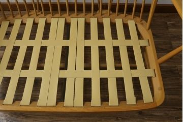 中古　美品!!　ERCOL(アーコール)　ボタニカル柄のファブリックが上品な2人掛けソファ(アームソファ、2Pソファ、二人掛け、英国、北欧)(R-082222)