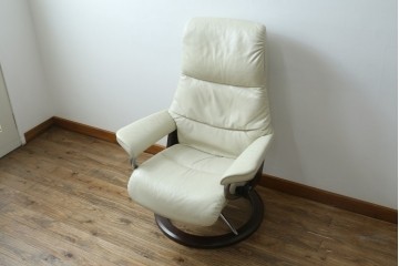 中古　美品　EKORNES(エコーネス)　Stressless(ストレスレス)　View (S)　シグニチャー オットマン付　優雅な寛ぎの時間を演出する回転チェアとオットマンのセット　定価(セット合計)約44万円　R-082224