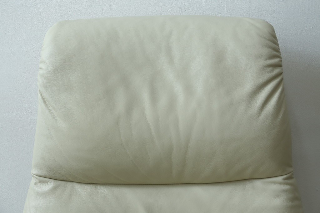 中古　美品　EKORNES(エコーネス)　Stressless(ストレスレス)　View (S)　シグニチャー オットマン付　優雅な寛ぎの時間を演出する回転チェアとオットマンのセット　定価(セット合計)約44万円　R-082224