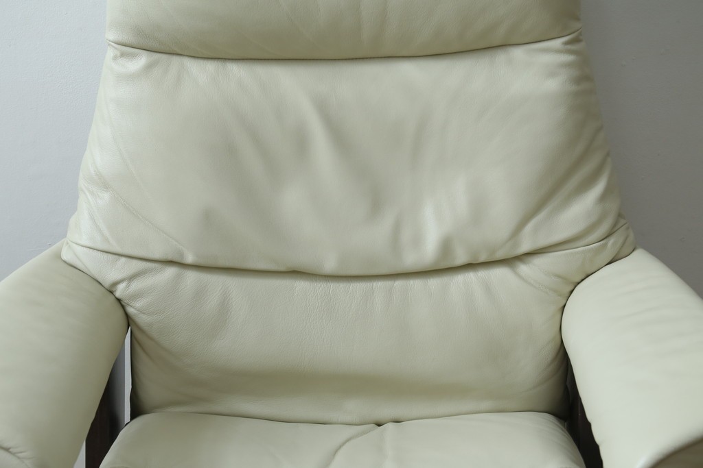 中古　美品　EKORNES(エコーネス)　Stressless(ストレスレス)　View (S)　シグニチャー オットマン付　優雅な寛ぎの時間を演出する回転チェアとオットマンのセット　定価(セット合計)約44万円　R-082224