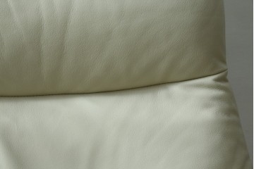 中古　美品　EKORNES(エコーネス)　Stressless(ストレスレス)　View (S)　シグニチャー オットマン付　優雅な寛ぎの時間を演出する回転チェアとオットマンのセット　定価(セット合計)約44万円　R-082224