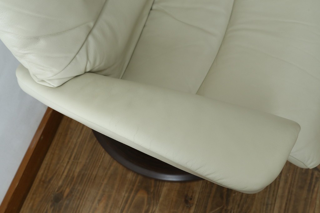 中古　美品　EKORNES(エコーネス)　Stressless(ストレスレス)　View (S)　シグニチャー オットマン付　優雅な寛ぎの時間を演出する回転チェアとオットマンのセット　定価(セット合計)約44万円　R-082224