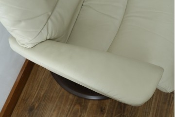 中古　美品　EKORNES(エコーネス)　Stressless(ストレスレス)　View (S)　シグニチャー オットマン付　優雅な寛ぎの時間を演出する回転チェアとオットマンのセット　定価(セット合計)約44万円　R-082224