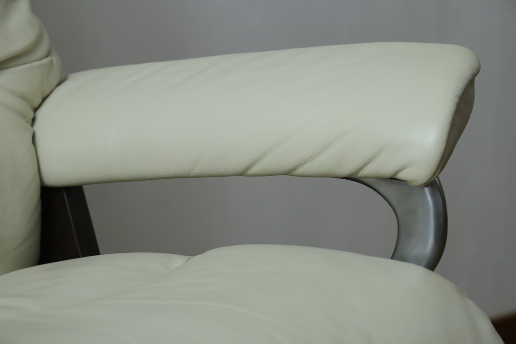 中古　美品　EKORNES(エコーネス)　Stressless(ストレスレス)　View (S)　シグニチャー オットマン付　優雅な寛ぎの時間を演出する回転チェアとオットマンのセット　定価(セット合計)約44万円　R-082224