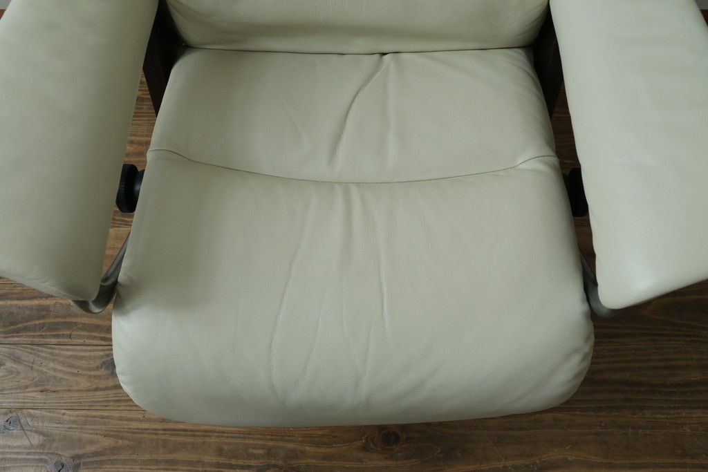 中古　美品　EKORNES(エコーネス)　Stressless(ストレスレス)　View (S)　シグニチャー オットマン付　優雅な寛ぎの時間を演出する回転チェアとオットマンのセット　定価(セット合計)約44万円　R-082224