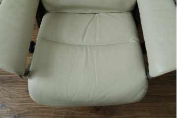 中古　美品　EKORNES(エコーネス)　Stressless(ストレスレス)　View (S)　シグニチャー オットマン付　優雅な寛ぎの時間を演出する回転チェアとオットマンのセット　定価(セット合計)約44万円　R-082224
