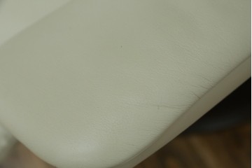 中古　美品　EKORNES(エコーネス)　Stressless(ストレスレス)　View (S)　シグニチャー オットマン付　優雅な寛ぎの時間を演出する回転チェアとオットマンのセット　定価(セット合計)約44万円　R-082224