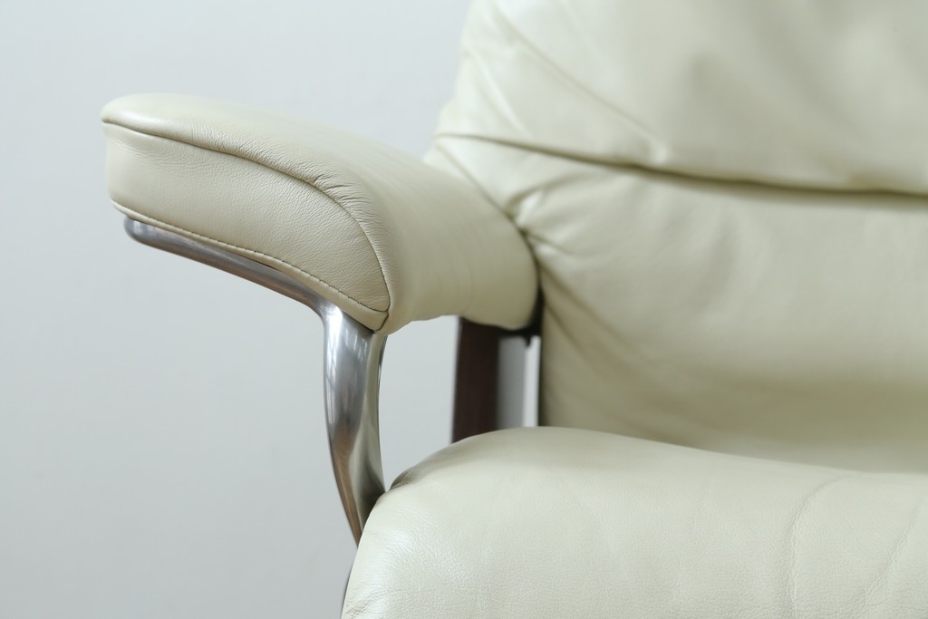 中古　美品　EKORNES(エコーネス)　Stressless(ストレスレス)　View (S)　シグニチャー オットマン付　優雅な寛ぎの時間を演出する回転チェアとオットマンのセット　定価(セット合計)約44万円　R-082224