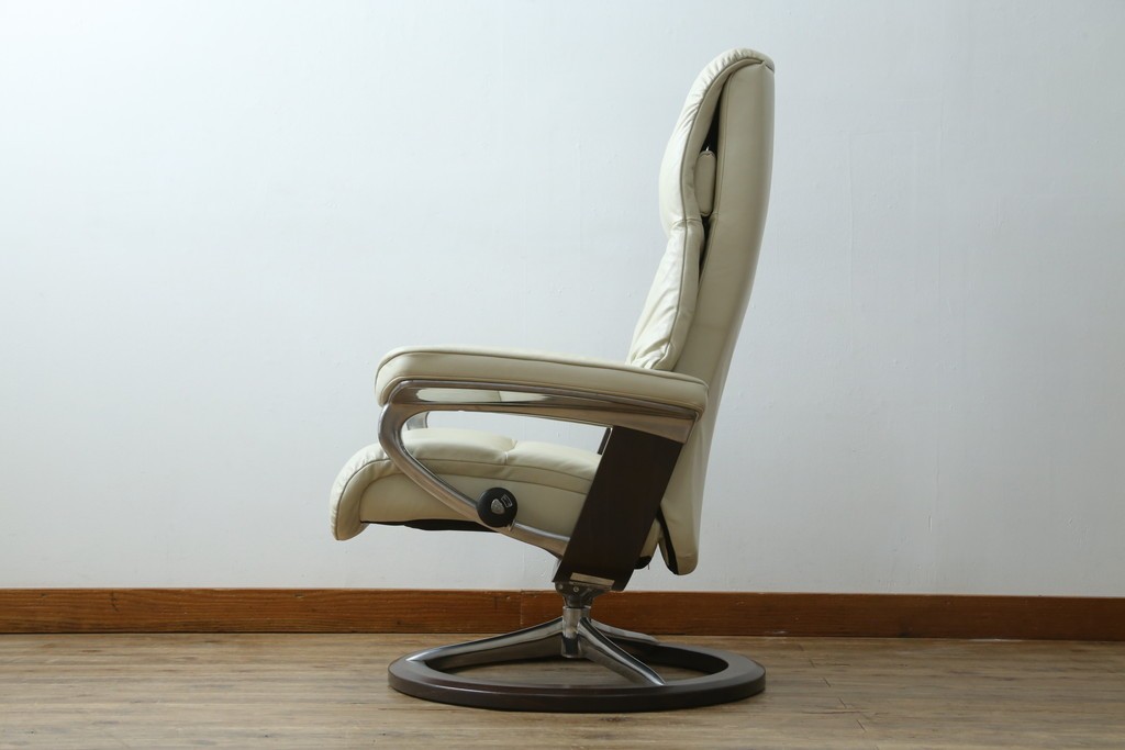 中古　美品　EKORNES(エコーネス)　Stressless(ストレスレス)　View (S)　シグニチャー オットマン付　優雅な寛ぎの時間を演出する回転チェアとオットマンのセット　定価(セット合計)約44万円　R-082224