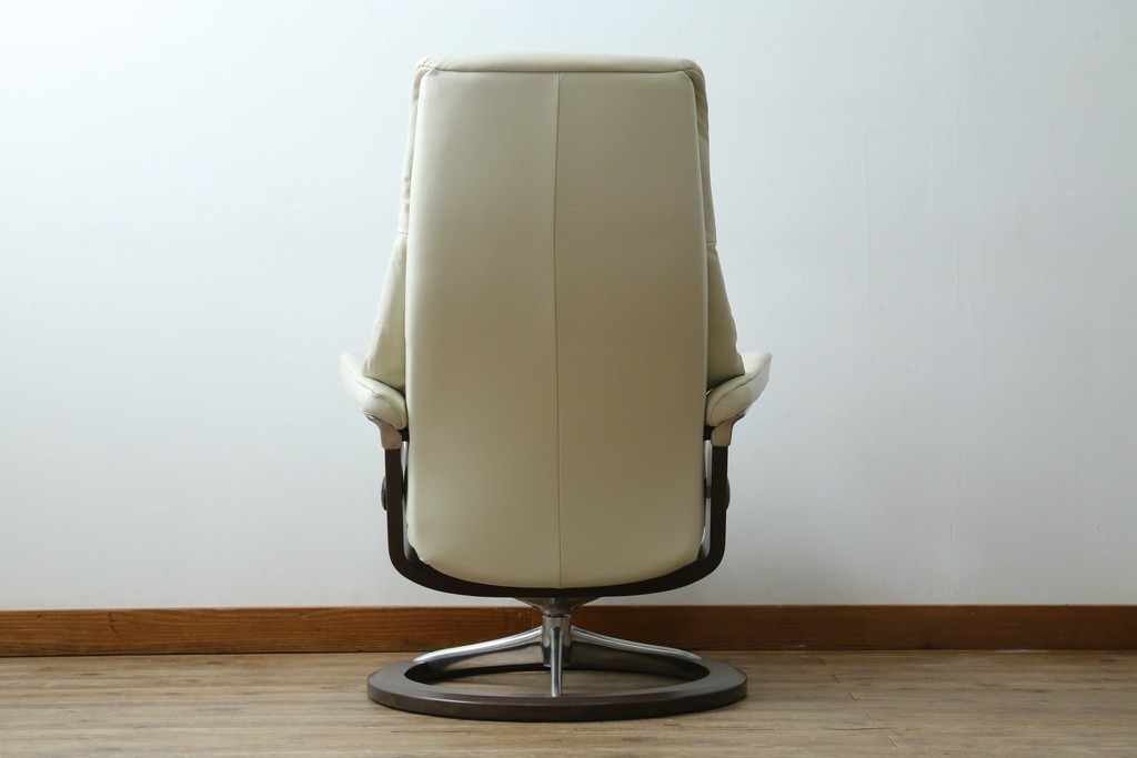 中古　美品　EKORNES(エコーネス)　Stressless(ストレスレス)　View (S)　シグニチャー オットマン付　優雅な寛ぎの時間を演出する回転チェアとオットマンのセット　定価(セット合計)約44万円　R-082224