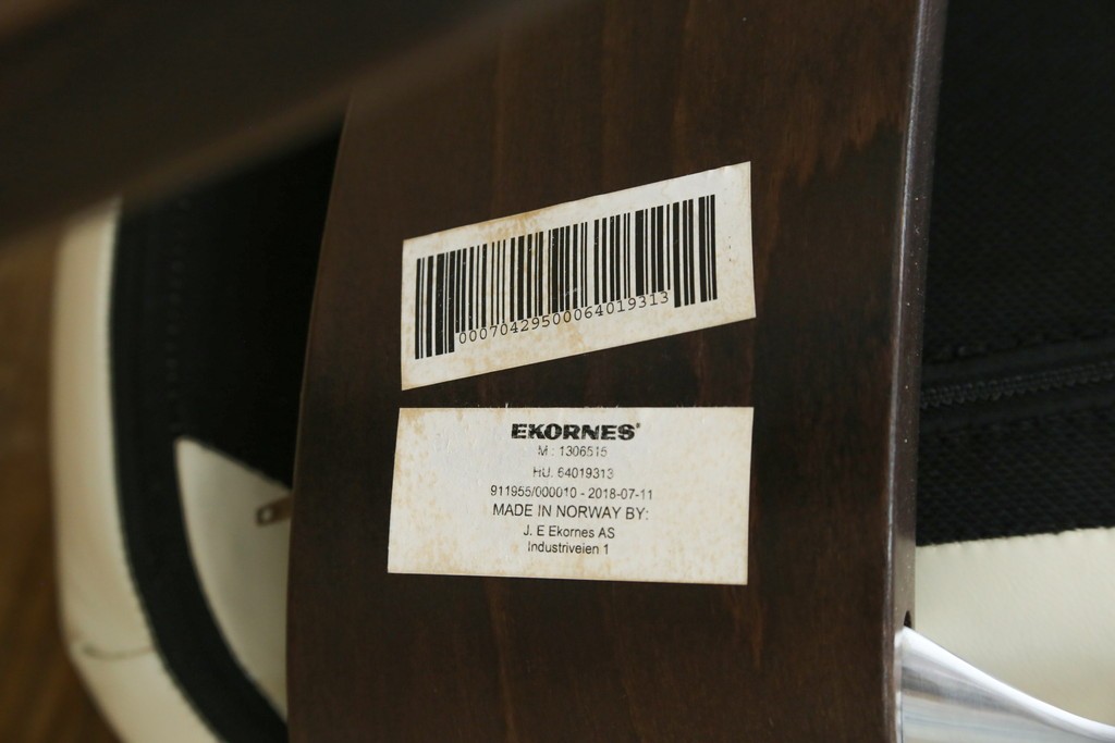 中古　美品　EKORNES(エコーネス)　Stressless(ストレスレス)　View (S)　シグニチャー オットマン付　優雅な寛ぎの時間を演出する回転チェアとオットマンのセット　定価(セット合計)約44万円　R-082224