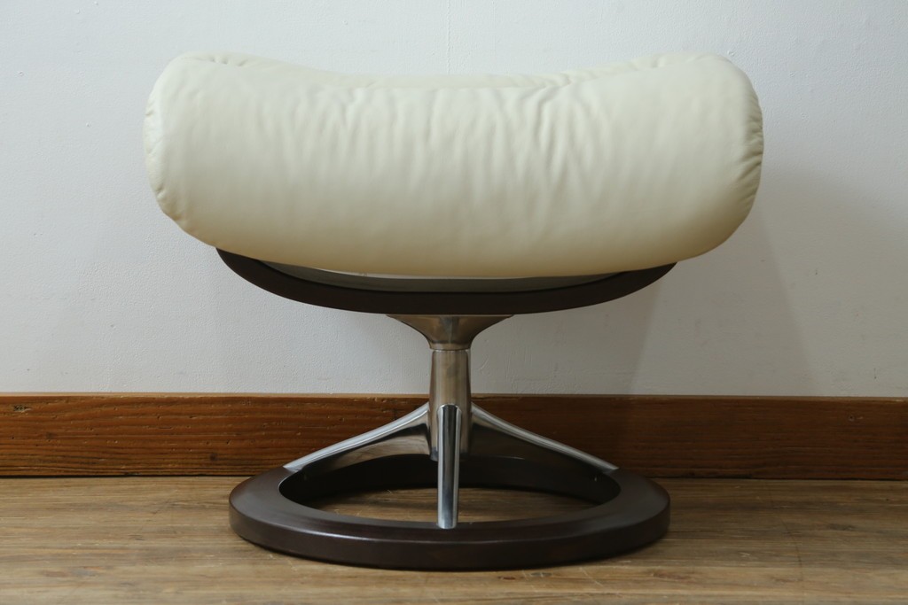 中古　美品　EKORNES(エコーネス)　Stressless(ストレスレス)　View (S)　シグニチャー オットマン付　優雅な寛ぎの時間を演出する回転チェアとオットマンのセット　定価(セット合計)約44万円　R-082224