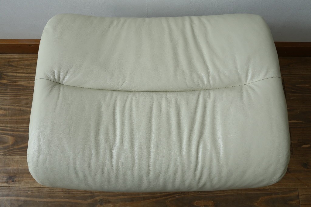 中古　美品　EKORNES(エコーネス)　Stressless(ストレスレス)　View (S)　シグニチャー オットマン付　優雅な寛ぎの時間を演出する回転チェアとオットマンのセット　定価(セット合計)約44万円　R-082224