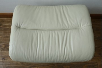 中古　美品　EKORNES(エコーネス)　Stressless(ストレスレス)　View (S)　シグニチャー オットマン付　優雅な寛ぎの時間を演出する回転チェアとオットマンのセット　定価(セット合計)約44万円　R-082224