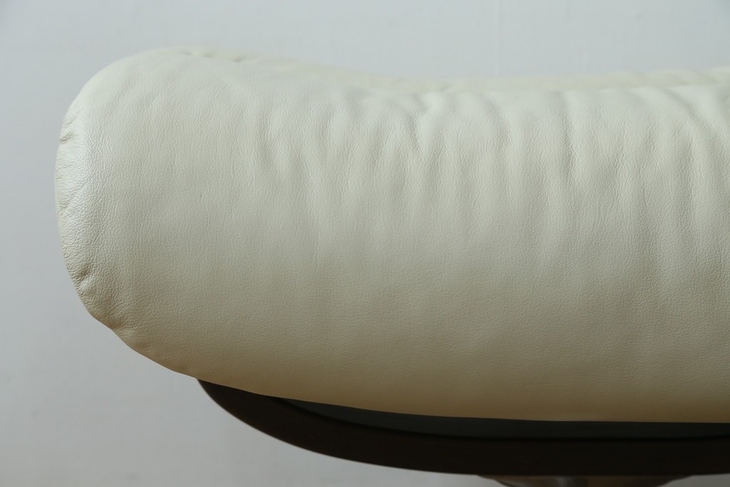 中古　美品　EKORNES(エコーネス)　Stressless(ストレスレス)　View (S)　シグニチャー オットマン付　優雅な寛ぎの時間を演出する回転チェアとオットマンのセット　定価(セット合計)約44万円　R-082224