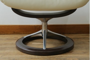 中古　美品　EKORNES(エコーネス)　Stressless(ストレスレス)　View (S)　シグニチャー オットマン付　優雅な寛ぎの時間を演出する回転チェアとオットマンのセット　定価(セット合計)約44万円　R-082224