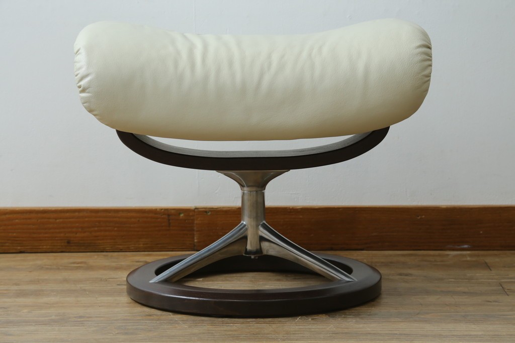 中古　美品　EKORNES(エコーネス)　Stressless(ストレスレス)　View (S)　シグニチャー オットマン付　優雅な寛ぎの時間を演出する回転チェアとオットマンのセット　定価(セット合計)約44万円　R-082224