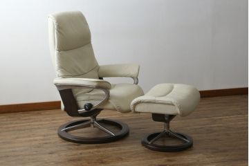 中古　美品　EKORNES(エコーネス)　Stressless(ストレスレス)　View (S)　シグニチャー オットマン付　優雅な寛ぎの時間を演出する回転チェアとオットマンのセット　定価約44万円相当　R-082224