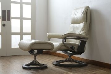 中古　美品　EKORNES(エコーネス)　Stressless(ストレスレス)　View (S)　シグニチャー オットマン付　優雅な寛ぎの時間を演出する回転チェアとオットマンのセット　定価約44万円相当　R-082224