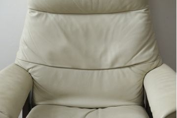 中古　美品　EKORNES(エコーネス)　Stressless(ストレスレス)　View (S)　シグニチャー オットマン付　優雅な寛ぎの時間を演出する回転チェアとオットマンのセット　定価約44万円相当　R-082224