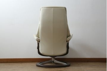 中古　美品　EKORNES(エコーネス)　Stressless(ストレスレス)　View (S)　シグニチャー オットマン付　優雅な寛ぎの時間を演出する回転チェアとオットマンのセット　定価約44万円相当　R-082224