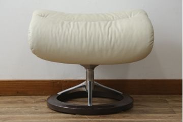中古　美品　EKORNES(エコーネス)　Stressless(ストレスレス)　View (S)　シグニチャー オットマン付　優雅な寛ぎの時間を演出する回転チェアとオットマンのセット　定価約44万円相当　R-082224