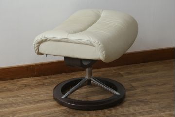 中古　美品　EKORNES(エコーネス)　Stressless(ストレスレス)　View (S)　シグニチャー オットマン付　優雅な寛ぎの時間を演出する回転チェアとオットマンのセット　定価約44万円相当　R-082224