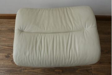 中古　美品　EKORNES(エコーネス)　Stressless(ストレスレス)　View (S)　シグニチャー オットマン付　優雅な寛ぎの時間を演出する回転チェアとオットマンのセット　定価約44万円相当　R-082224