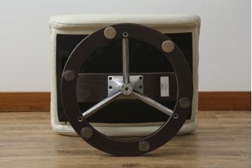 中古　美品　EKORNES(エコーネス)　Stressless(ストレスレス)　View (S)　シグニチャー オットマン付　優雅な寛ぎの時間を演出する回転チェアとオットマンのセット　定価約44万円相当　R-082224
