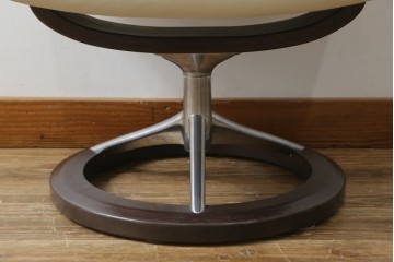 中古　美品　EKORNES(エコーネス)　Stressless(ストレスレス)　View (M)　シグニチャー オットマン付　優雅な寛ぎの時間を演出する回転チェアとオットマンのセット　定価約44万円相当　R-082225