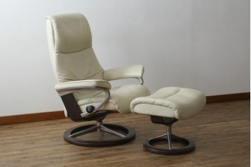 中古　美品　EKORNES(エコーネス)　Stressless(ストレスレス)　View (M)　シグニチャー オットマン付　優雅な寛ぎの時間を演出する回転チェアとオットマンのセット　定価約44万円相当　R-082225