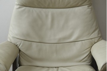 中古　美品　EKORNES(エコーネス)　Stressless(ストレスレス)　View (M)　シグニチャー オットマン付　優雅な寛ぎの時間を演出する回転チェアとオットマンのセット　定価約44万円相当　R-082225