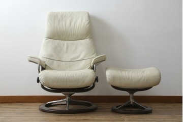 中古　美品　EKORNES(エコーネス)　Stressless(ストレスレス)　View (M)　シグニチャー オットマン付　優雅な寛ぎの時間を演出する回転チェアとオットマンのセット　定価約44万円相当　R-082225