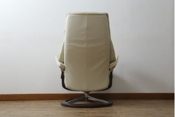 中古　美品　EKORNES(エコーネス)　Stressless(ストレスレス)　View (M)　シグニチャー オットマン付　優雅な寛ぎの時間を演出する回転チェアとオットマンのセット　定価約44万円相当　R-082225