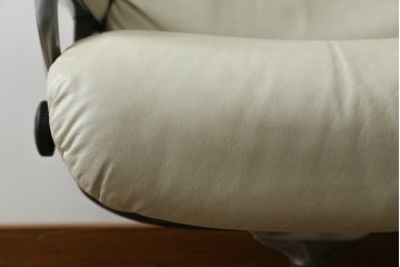 中古　美品　EKORNES(エコーネス)　Stressless(ストレスレス)　View (M)　シグニチャー オットマン付　優雅な寛ぎの時間を演出する回転チェアとオットマンのセット　定価約44万円相当　R-082225