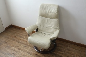 中古　美品　EKORNES(エコーネス)　Stressless(ストレスレス)　View (M)　シグニチャー オットマン付　優雅な寛ぎの時間を演出する回転チェアとオットマンのセット　定価約44万円相当　R-082225