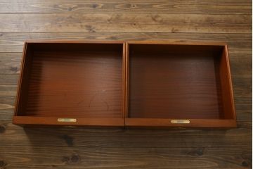 中古　美品　ドイツ　最高級家具メーカー　WARRINGS INTERIEUR(ウォーリングス)社　クラシカルな雰囲気の象嵌入りサイドボード(サイドキャビネット、リビングボード、収納棚、戸棚)(定価約200万円)(R-082227)