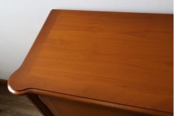 中古　美品　ドイツ　最高級家具メーカー　WARRINGS INTERIEUR(ウォーリングス)社　クラシカルな雰囲気の象嵌入りサイドボード(サイドキャビネット、リビングボード、収納棚、戸棚)(定価約200万円)(R-082227)
