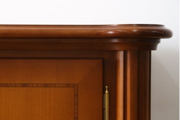 中古　美品　ドイツ　最高級家具メーカー　WARRINGS INTERIEUR(ウォーリングス)社　クラシカルな雰囲気の象嵌入りサイドボード(サイドキャビネット、リビングボード、収納棚、戸棚)(定価約200万円)(R-082227)
