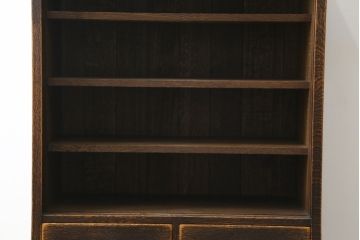 中古　美品　国産職人手作り　水屋の匠　久遠　希少の廃番品　民芸家具　楢(ナラ)材　味わい深い木の色味が素敵なアンティーク調脚付き水屋箪笥(サイドボード、サイドキャビネット、食器棚、戸棚、収納棚)(R-082228)