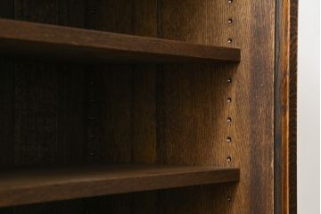 中古　美品　国産職人手作り　水屋の匠　久遠　希少の廃番品　民芸家具　楢(ナラ)材　味わい深い木の色味が素敵なアンティーク調脚付き水屋箪笥(サイドボード、サイドキャビネット、食器棚、戸棚、収納棚)(R-082228)
