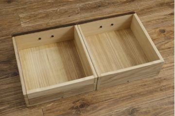 中古　美品　国産職人手作り　水屋の匠　久遠　希少の廃番品　民芸家具　楢(ナラ)材　味わい深い木の色味が素敵なアンティーク調脚付き水屋箪笥(サイドボード、サイドキャビネット、食器棚、戸棚、収納棚)(R-082228)